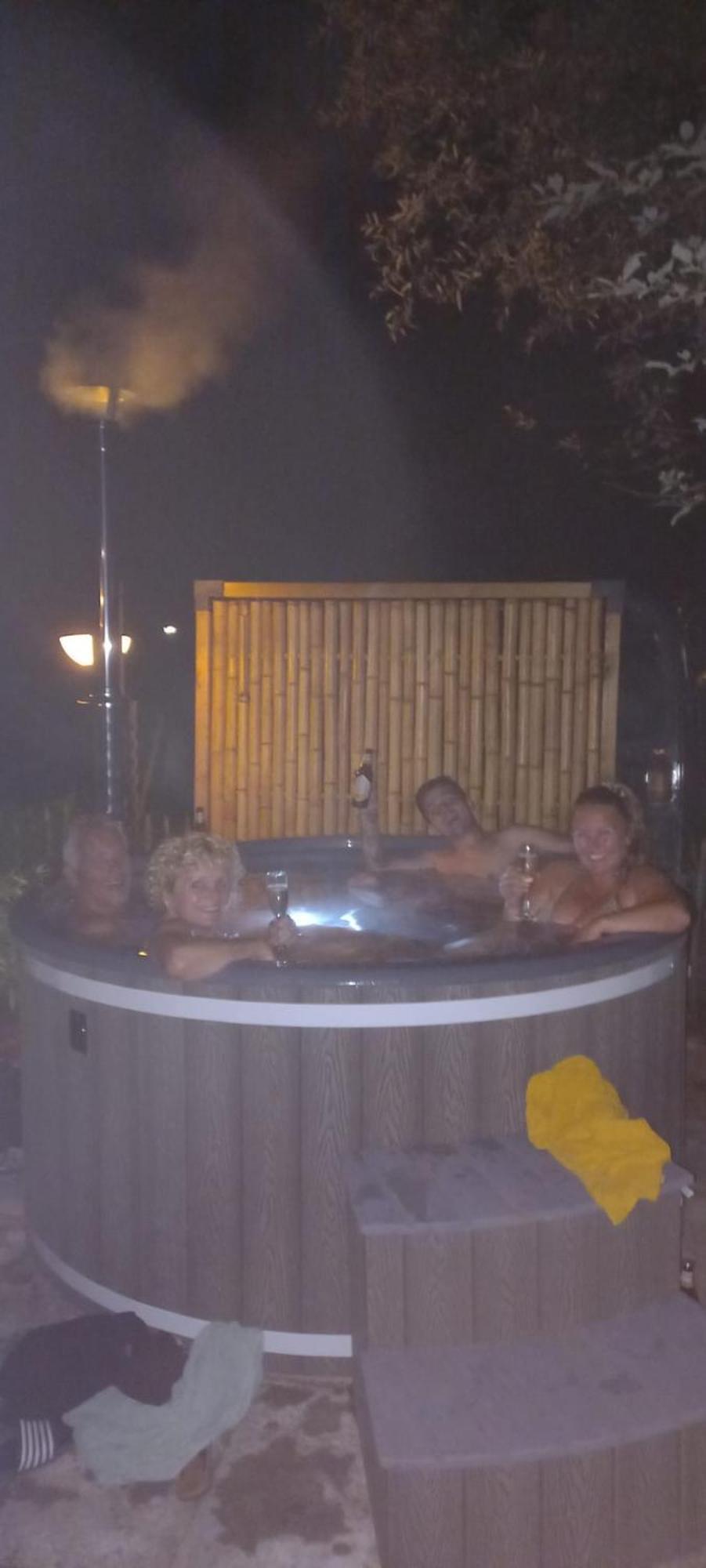 Rumah Senang Wellness Met Hottub En Tuin Ewijk Exteriér fotografie